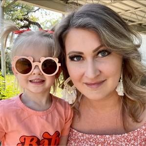 Meet your Posher, Elizabeth